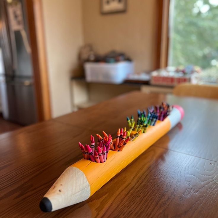 Colossal pencil
