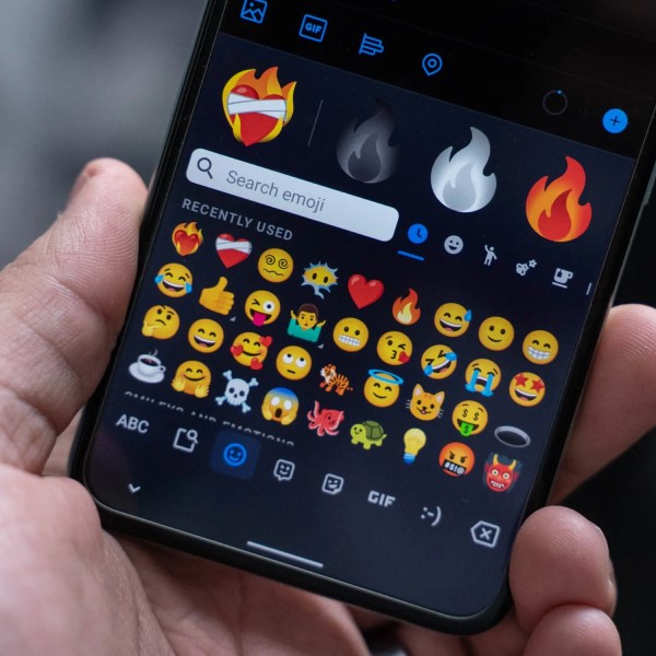 how to add emoji to keyboard android